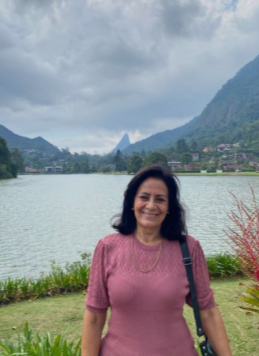 <em><strong>Elena S.</strong></em>